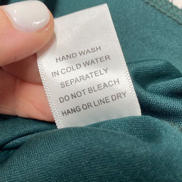 Charlotte Russe Green Floral Bell Sleeve Romper Size Large New - Picture 9 of 9